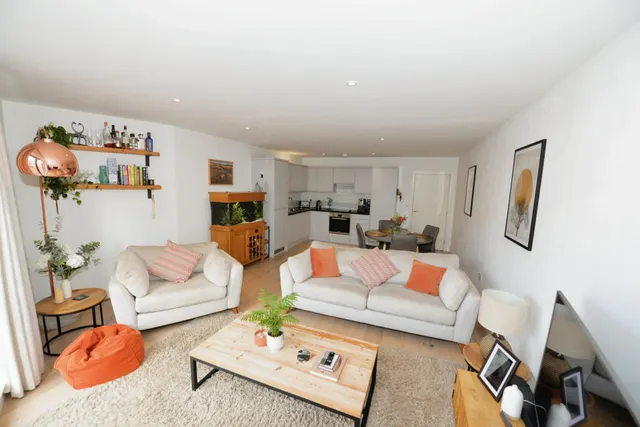 Photo 2 — 1 Royal Crescent Road, Southampton, SO14
