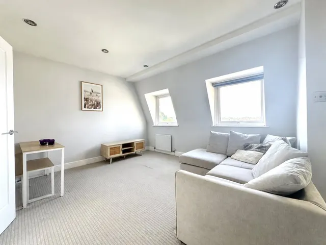 Arthur Road, Wimbledon Park, photo 1