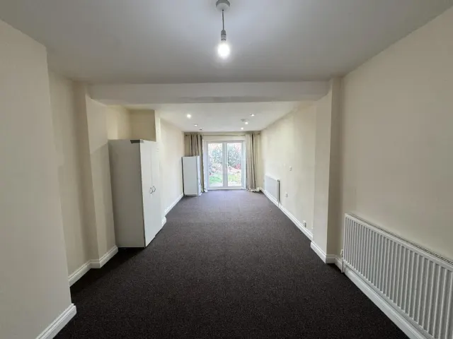 St. Pauls Close, Hounslow, photo 1