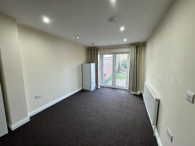Photo 2 — St. Pauls Close, Hounslow