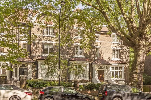 Fitzjohns Avenue, London, NW3, photo 2