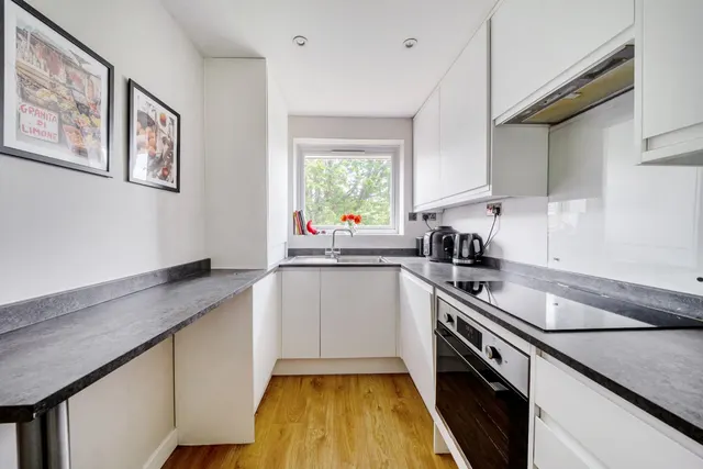 Photo 2 — Ravensmede Way, Chiswick, London, W4