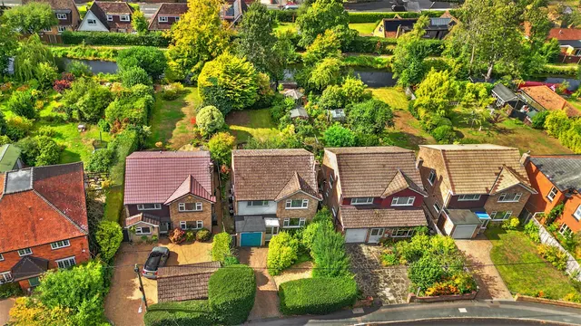 Hutton Road, Ash Vale, Guildford, Surrey, GU12 5HA, photo 1