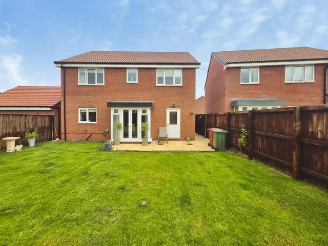 Hawker Avenue, Holmewood, S42, photo 3