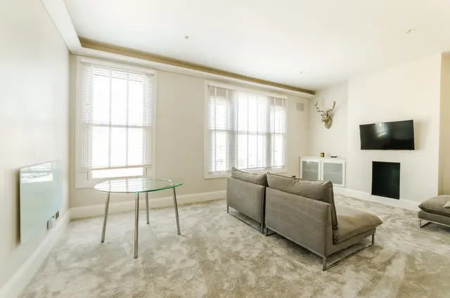 Photo 2 — 1a Gladwell Road, London