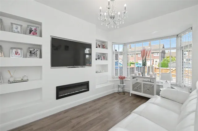 Wood Lane, Rothwell, LS26, photo 2