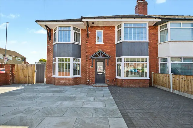 Wood Lane, Rothwell, LS26, photo 1