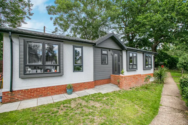 Fordbridge Road, Sunbury-on-Thames, TW16, photo 1