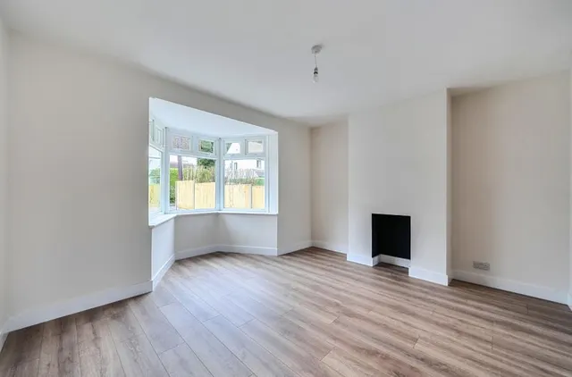 White City, Crowthorne, RG45, photo 3