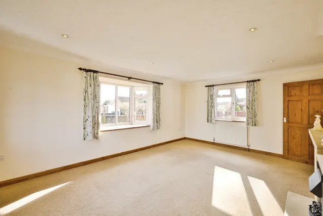 Photo 3 — Beaconfield Road, Yeovil