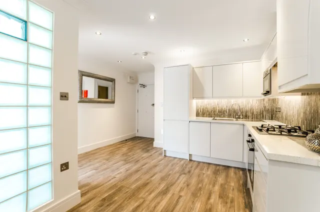 Photo 2 — Flat 1, 127 Fonthill Road, London