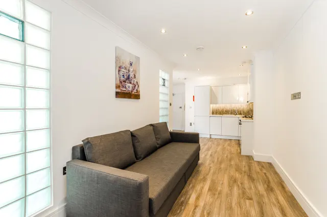 Flat 1, 127 Fonthill Road, London, photo 1