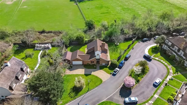 Park Close, Hampton, TW12 2SP, photo 1