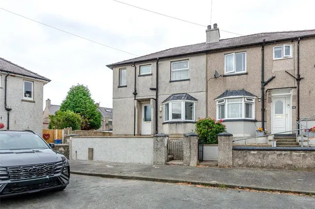 Bro Helen, Caernarfon, LL55, photo 1