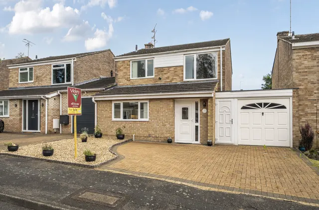 Holly Hedge Road, Frimley, Camberley, Surrey, GU16 8SU, photo 1