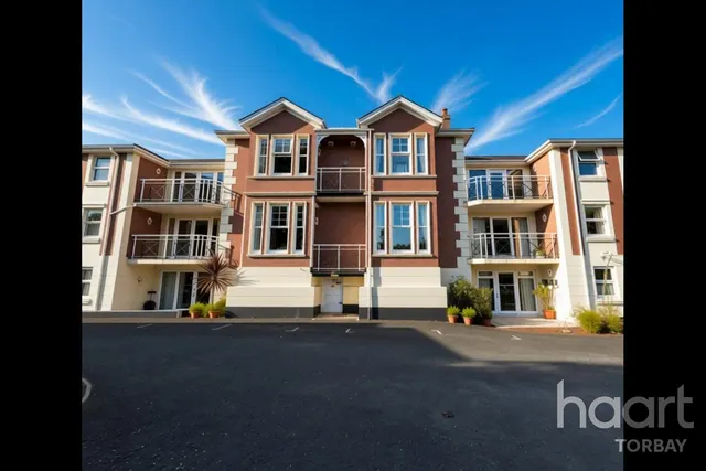 3 bedroom flat, Palermo Road, Torquay, TQ1
