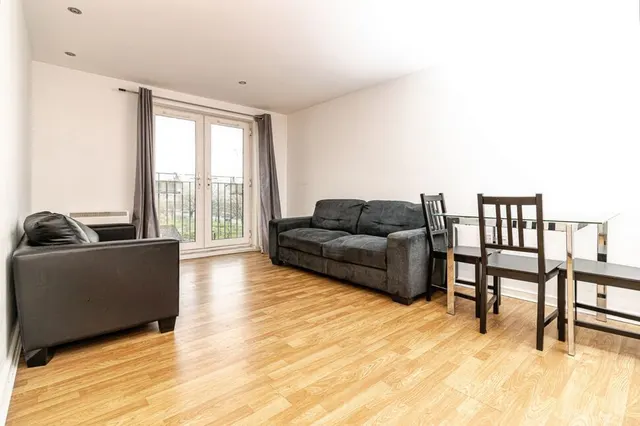 Photo 2 — Elmira Way, Salford, M5