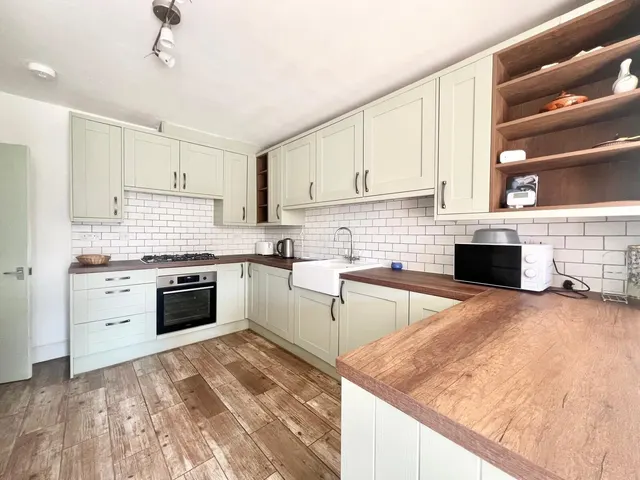 Warwick Avenue, Beeston, NG9, photo 1