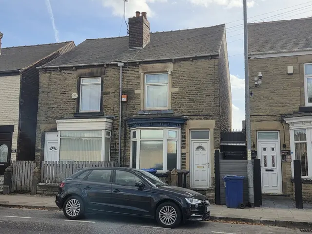 Doncaster Road, Goldthorpe, S63, photo 1