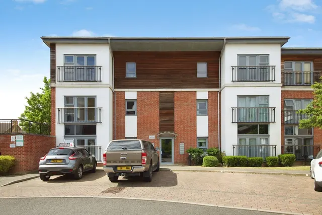 Frome court, Riverside close , Romford , RM1 1EY, photo 1