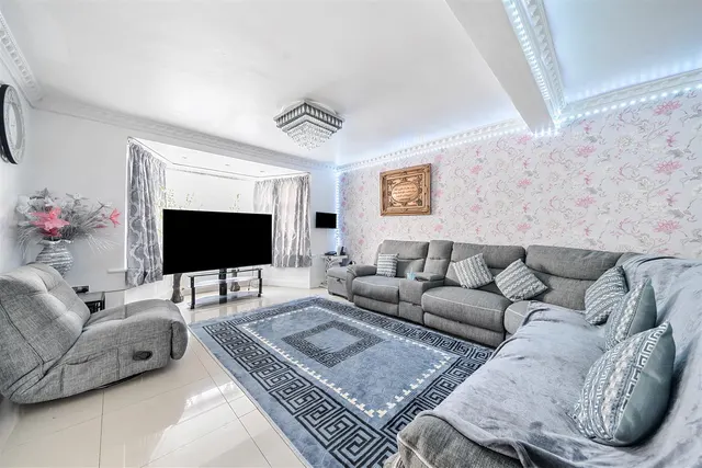 Corringham Road, Wembley Park, photo 2