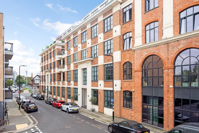Warple Way, London, W3, photo 1