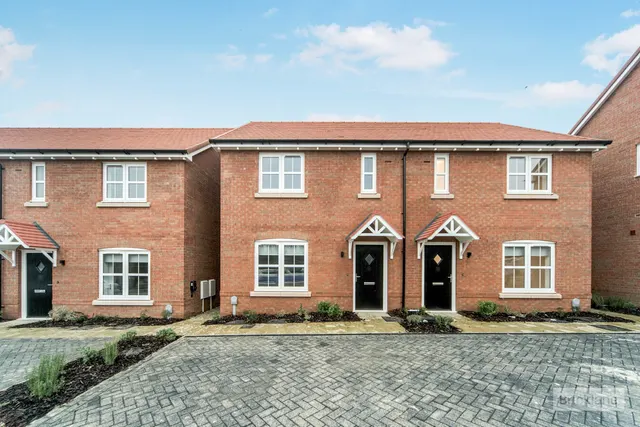 Funnell Drive, Stone Cross, BN24, photo 1
