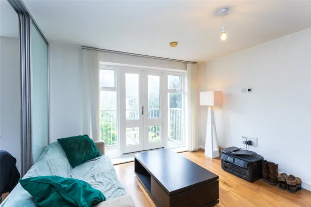 Park Lodge Avenue, West Drayton, UB7, photo 2
