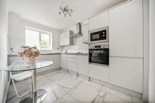 Photo 3 — Denbridge Road, Bromley, BR1