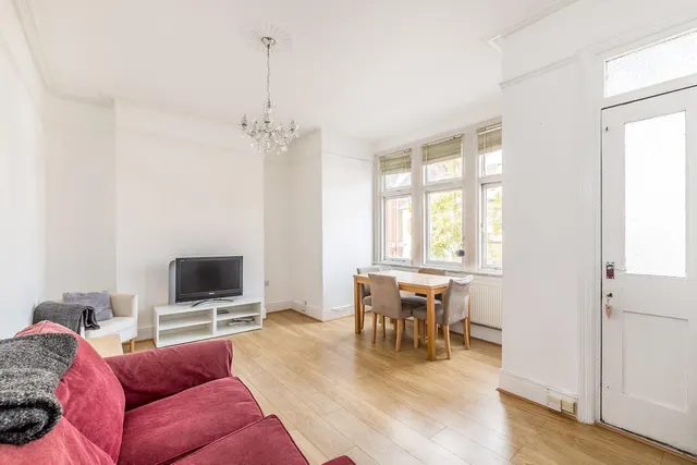 St. Martins Court, West Norwood, photo 2