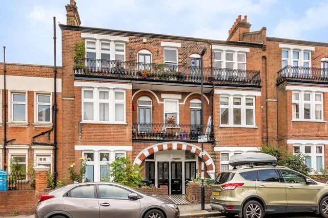St. Martins Court, West Norwood, photo 1