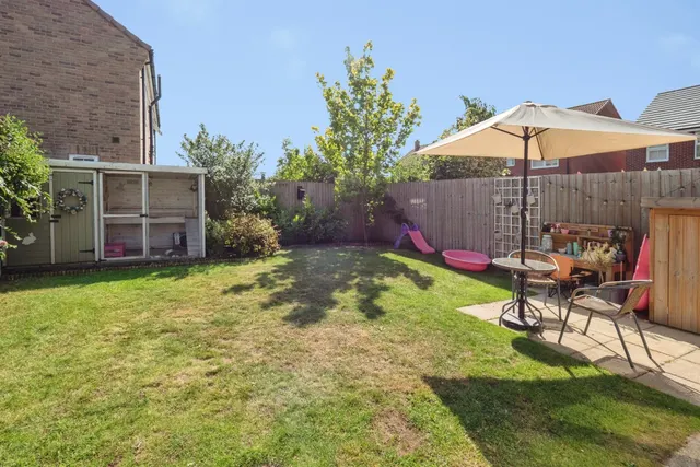 Photo 3 — Paradise Drive, Woodmansey, Beverley
