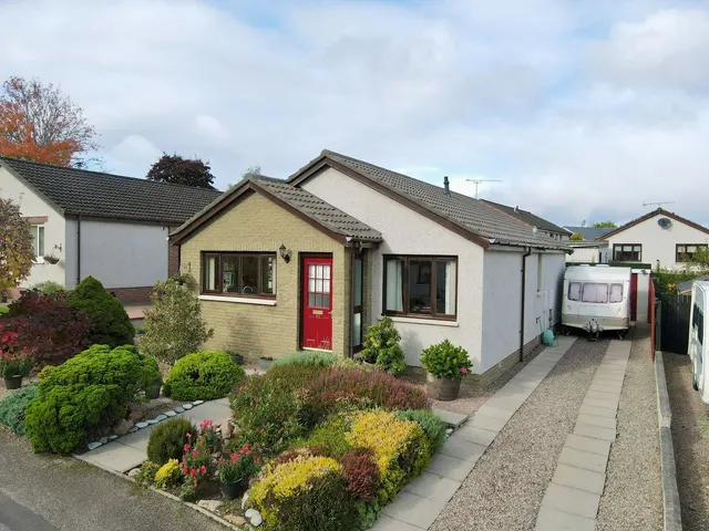 3 bedroom house — Newton Park, Kirkhill, Inverness, IV5 7QB