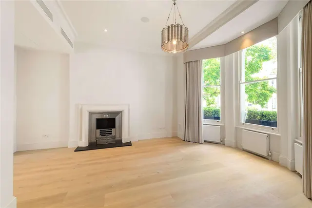 Photo 2 — Argyll Road, London, W8 7DA