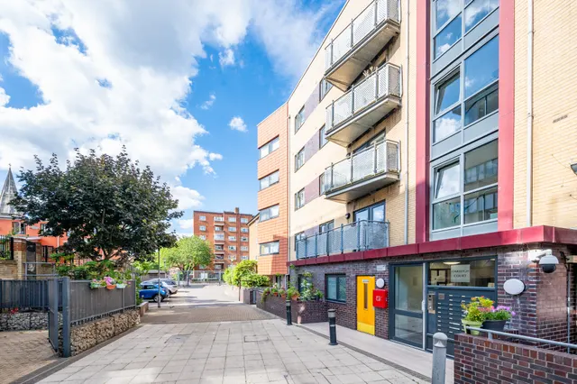4 Oakleigh Court, Murray Grove, London, photo 1