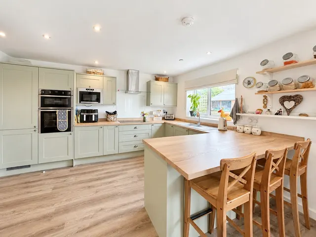Cowbridge Road, Barry, CF62, photo 3