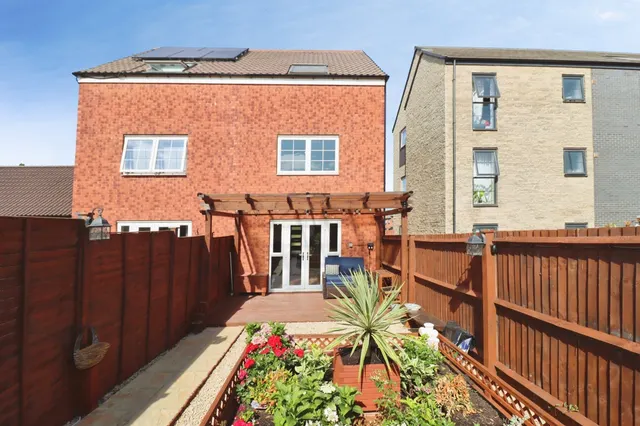 Warner Lane, Yate, BS37, photo 3