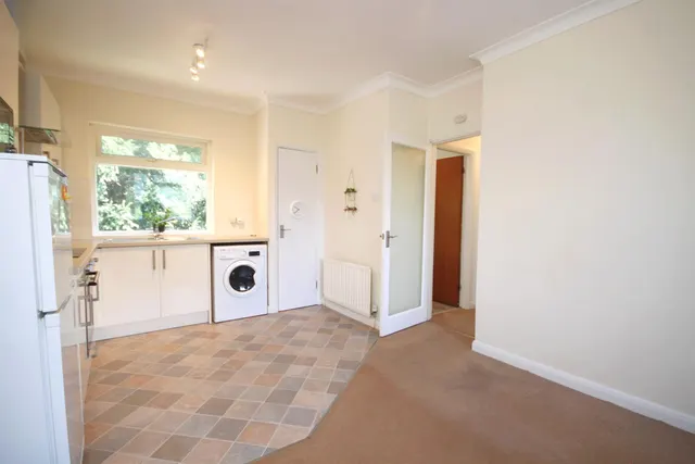 Guildford Road, Fetcham, KT22, photo 2
