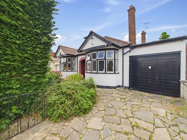 Eversley Crescent, Ruislip, HA4 6DE, photo 1