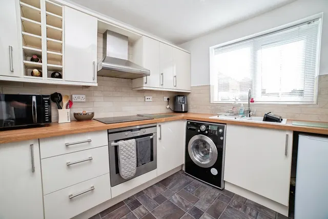 Photo 2 — Vera Crescent, Rainworth, Mansfield, Nottinghamshire, NG21
