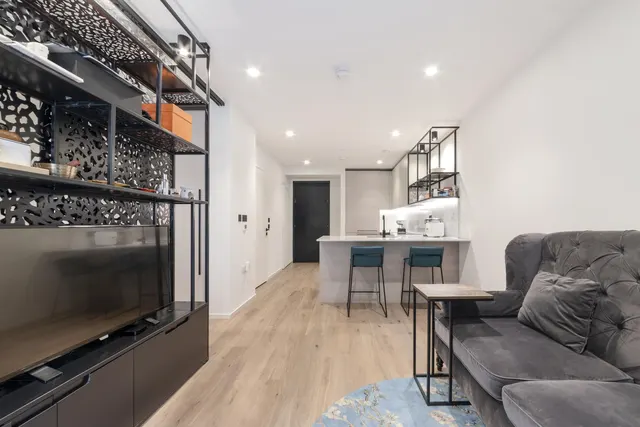 Curlew House, Heron Wharf, E14, photo 1