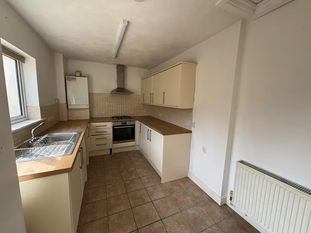 Photo 2 — Camp Hill Road, Nuneaton, CV10