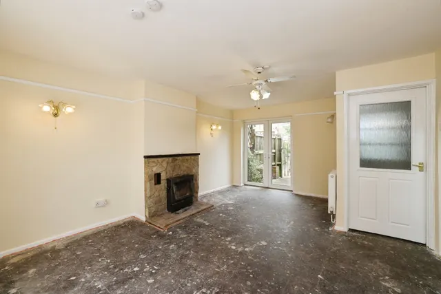 Photo 2 — Anne Crescent, Durrington, Salisbury