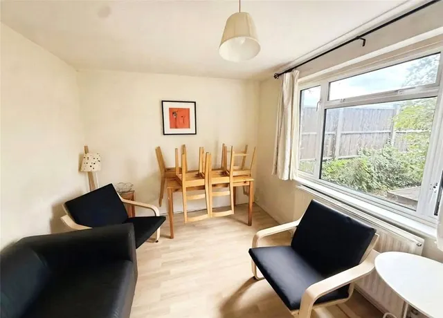 The Crescent, Egham, TW20, photo 3