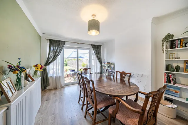 Photo 3 — Newnham Avenue, Ruislip, HA4