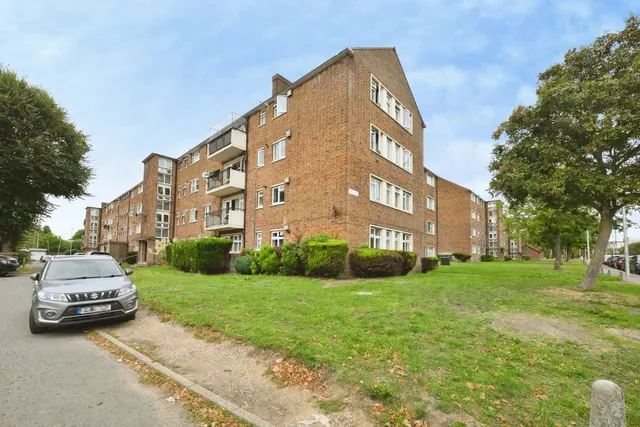 Broomhill Road, Woodford Green, IG8, photo 1