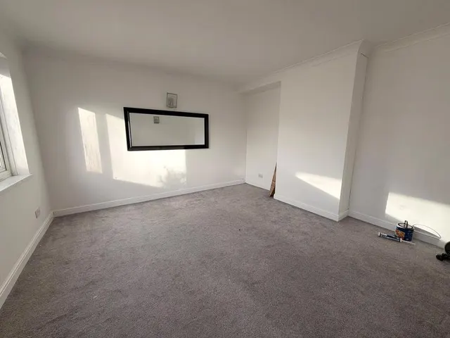 Elsinore Avenue, Staines-Upon-Thames, TW19, photo 3