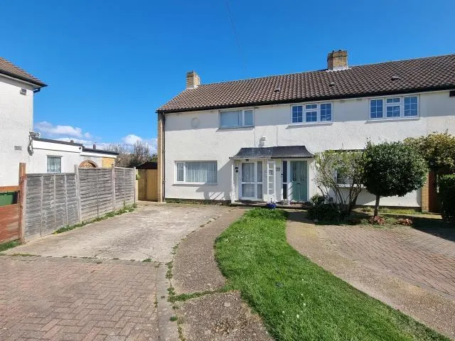 4 bedroom house, Elsinore Avenue, Staines-Upon-Thames, TW19