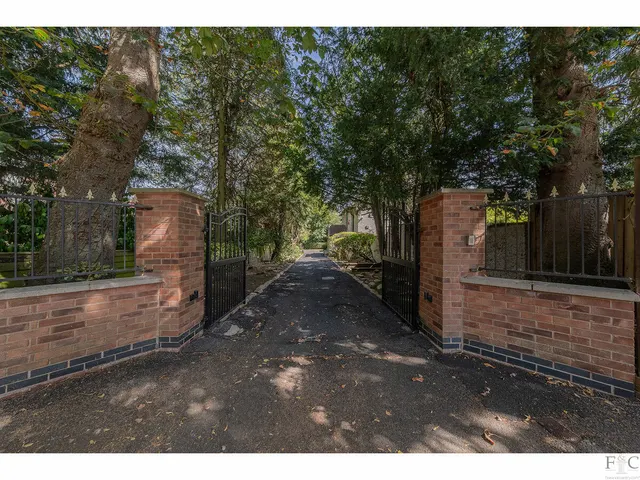 Knighton Grange Road, Leicester, LE2, photo 2