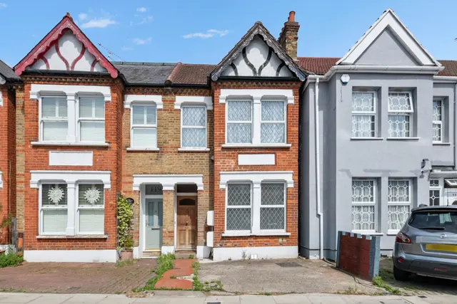 Greenford Avenue, Hanwell, W7, photo 1
